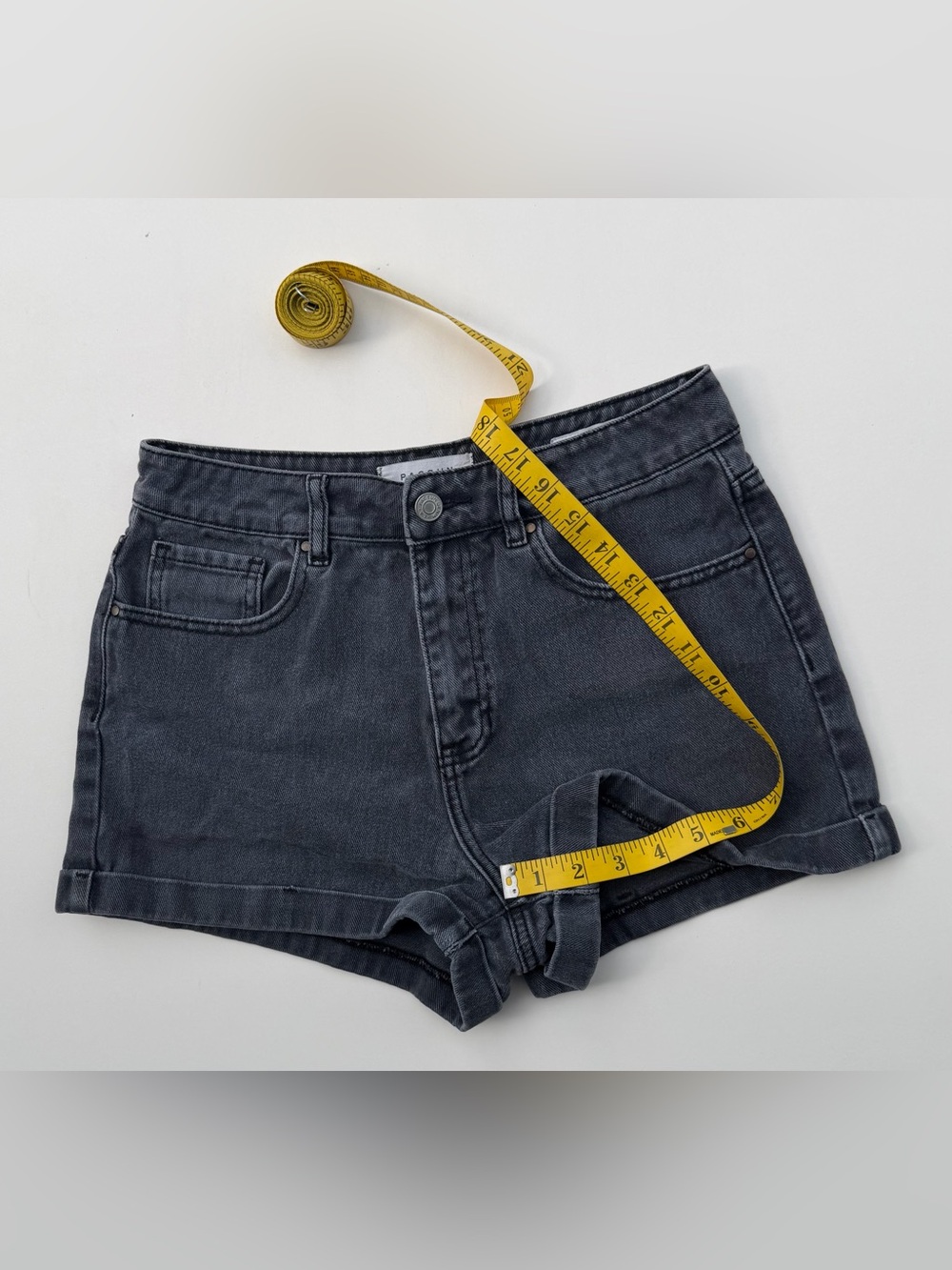 Pacsun Charcoal Gray High Rise Jean Mom Shorts 26 Baddie Washed Faded Black EUC - Picture 7 of 11